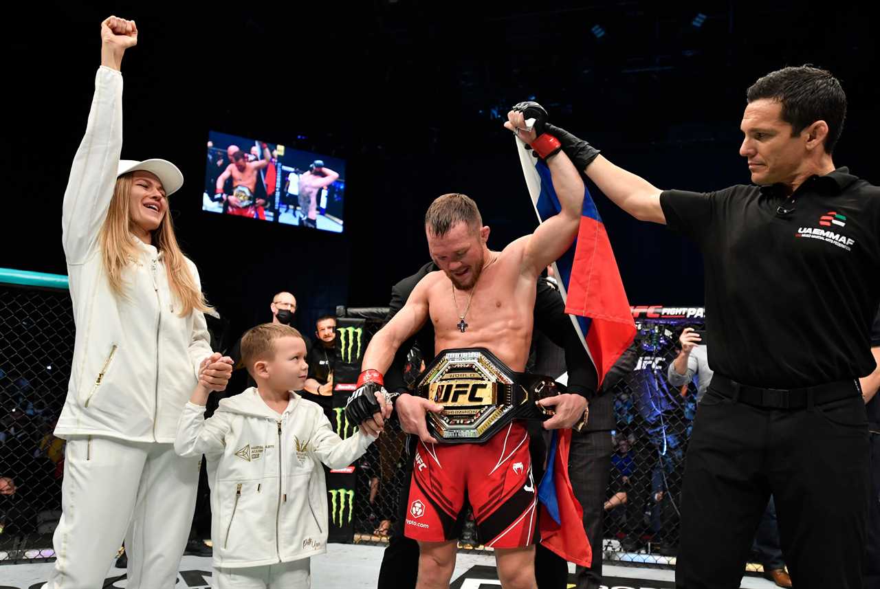 UFC 267: Glover Teixeira (42), becomes the oldest UFC champion with a stunning defeat of Jan Blachowicz at Fight Island