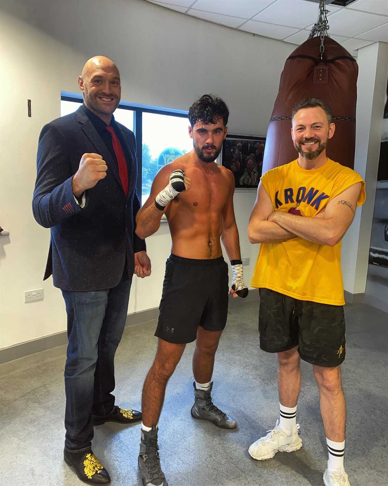 Tyson Fury looks elegant in his PS560 Versace shoes, suit jacket and suit jacket after his announcement of a UK tour.