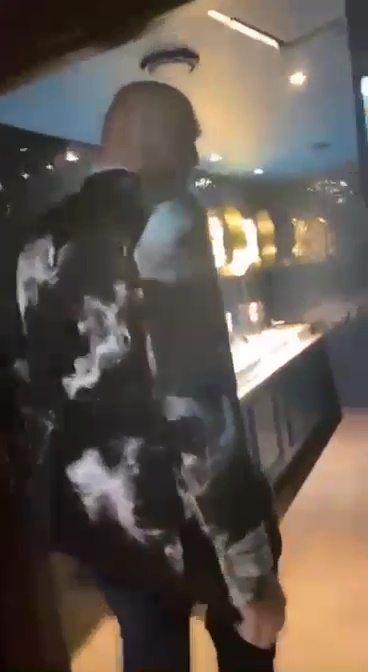 Tyson Fury goes to the loo in an eight-hour boozing session. Clip shared by party girl