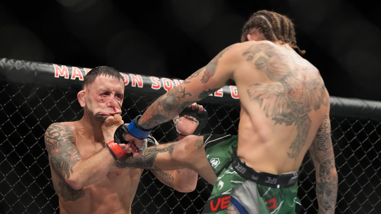 Frankie Edgar, UFC star, looks completely different after being kicked in the face by Marlon vera just before brutalKO