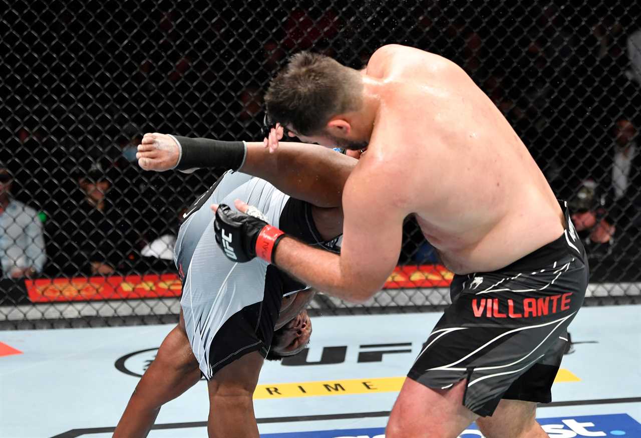 After his brutal defeat to Gian Villante, watch Chris Barnett, 19stone fighter, perform an amazing somersault.