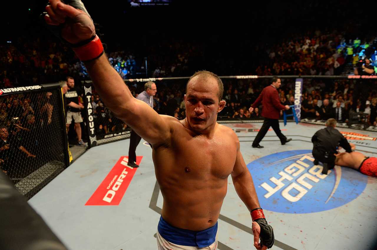 Junior dos Santos: Mike Tyson owes him $50k! - Junior dos Santos shows how the UFC deprived him of his 'bestKO' bonus