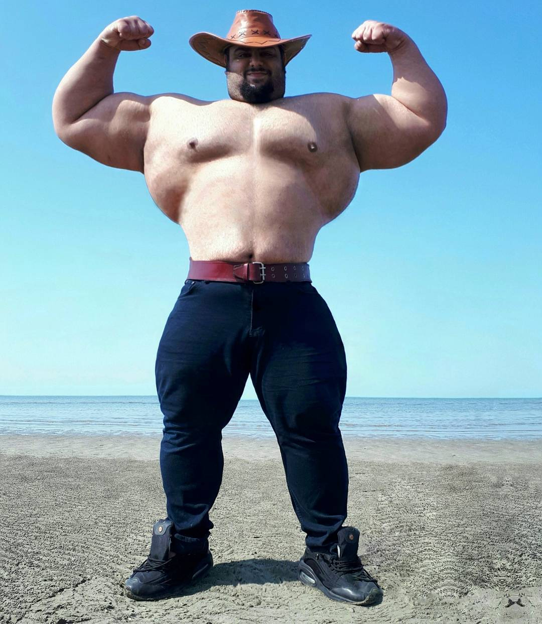 Watch Iranian Hulk Sajad Gharibi repeatedly punch WALL in a crazy workout before he takes on the'scariest man alive'