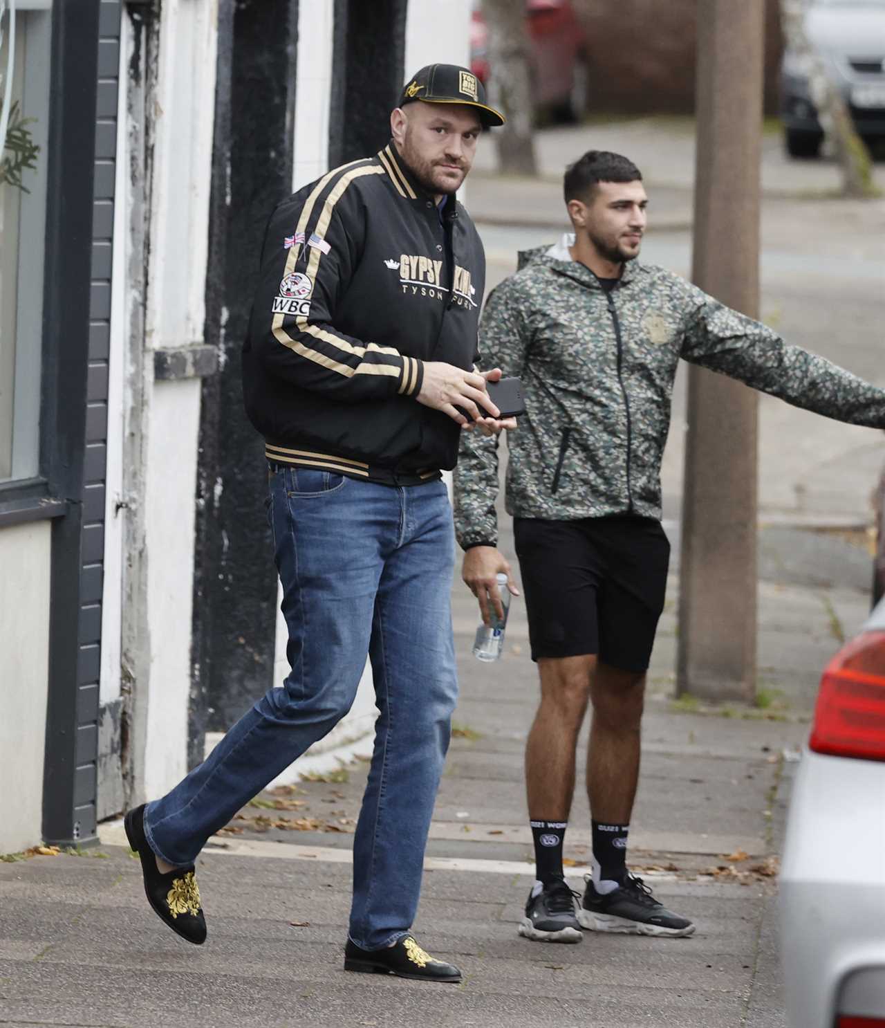 After an eight-hour party night with party girls, Tyson Fury was seen with his brother Tommy.