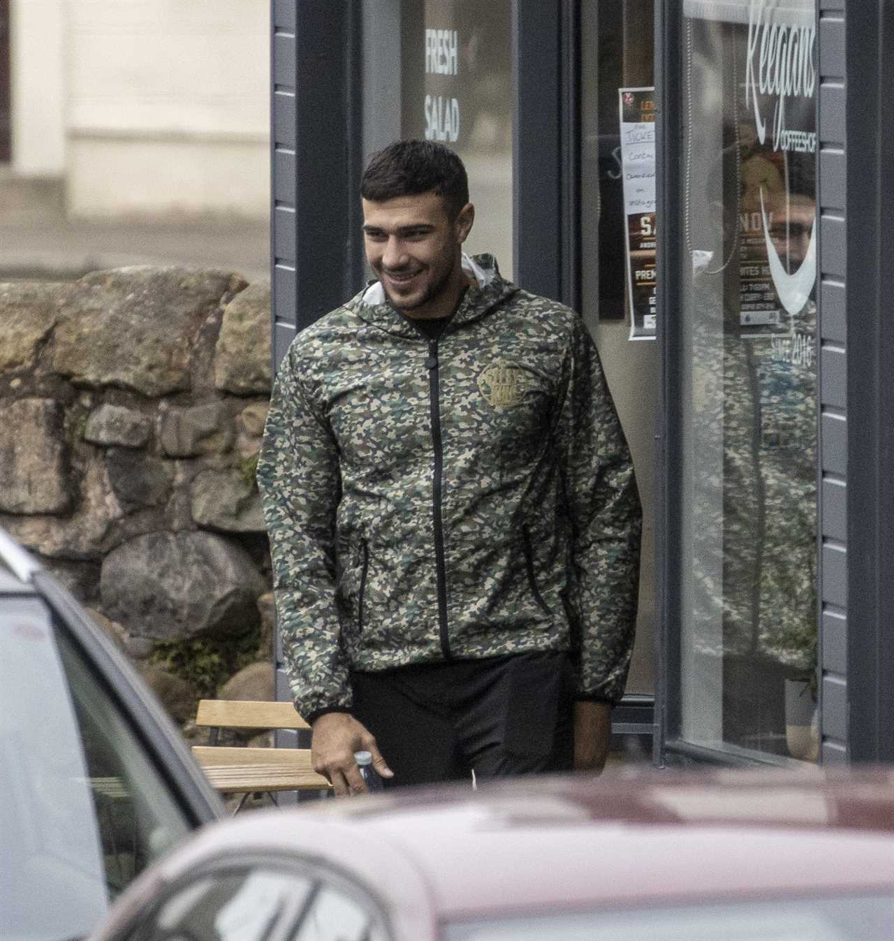 After an eight-hour party night with party girls, Tyson Fury was seen with his brother Tommy.