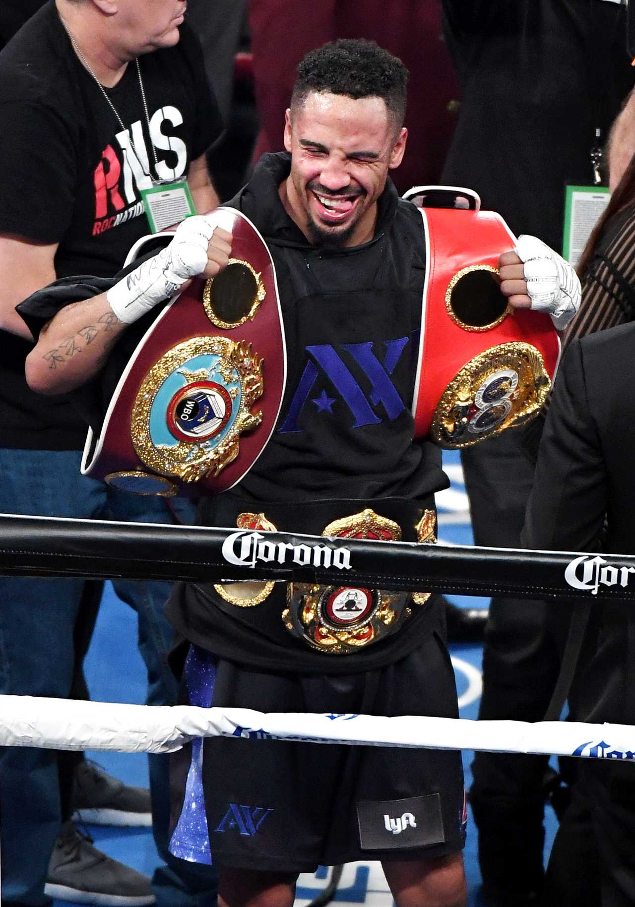 Ten boxers have the longest winning streaks: Julio Cesar Chavez and Roberto Duran, as well as Floyd Mayweather Jr.