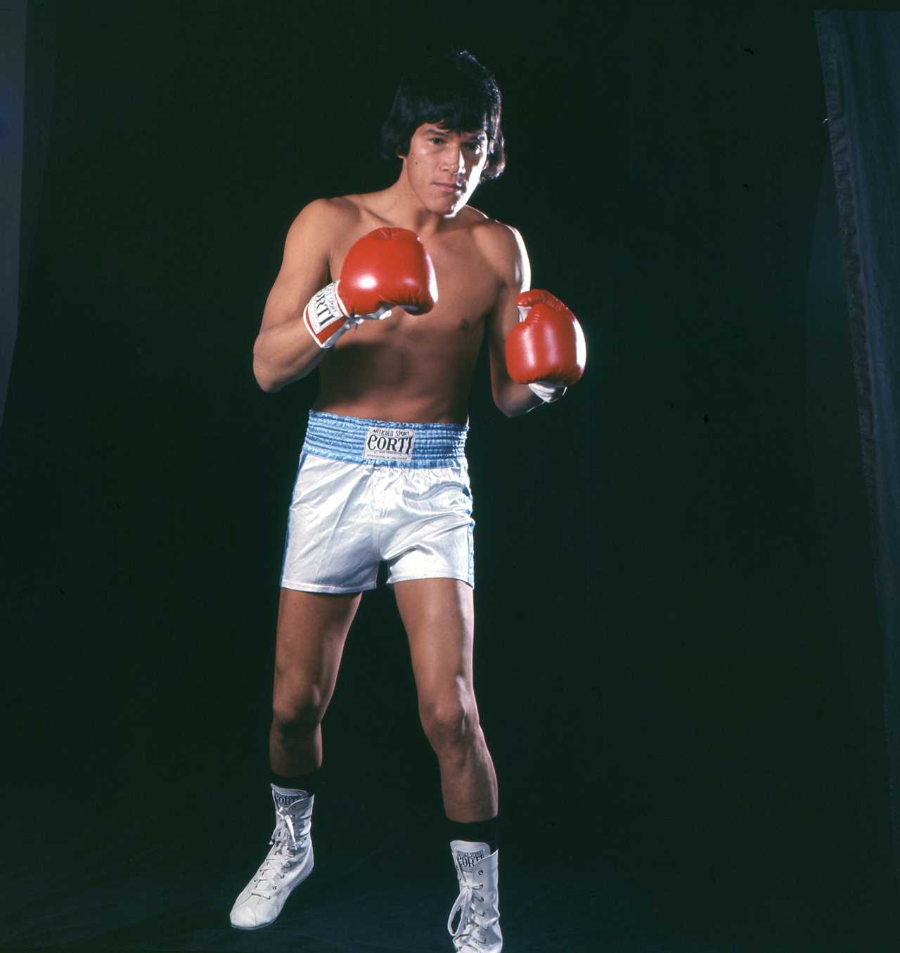 Ten boxers have the longest winning streaks: Julio Cesar Chavez and Roberto Duran, as well as Floyd Mayweather Jr.
