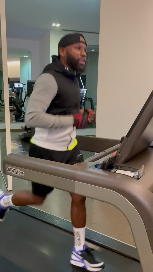Floyd Mayweather runs 2 miles in 12 minutes, after a boxing legend suggested an exhibition fight