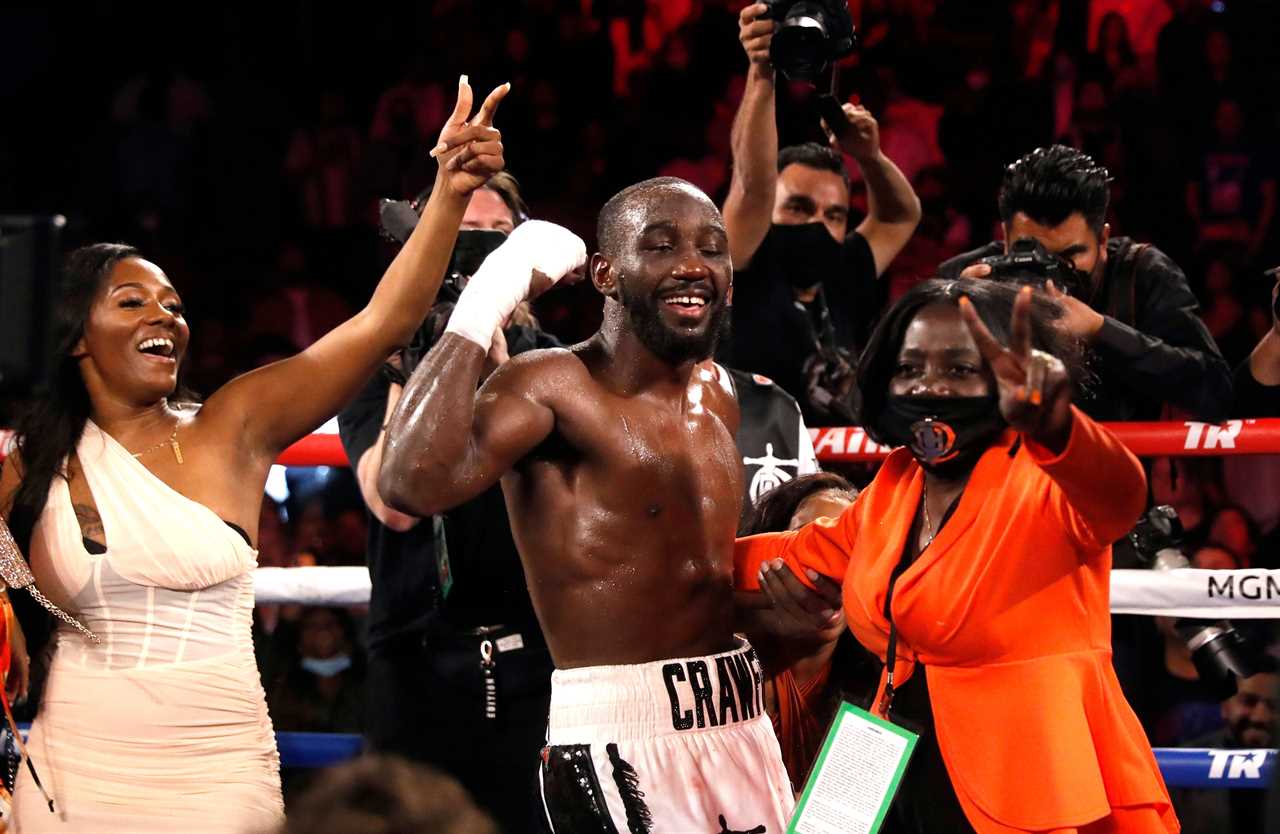Watch Terence Crawford's punch to Shawn Porter, and then celebrate by dancing with his mum in the ring