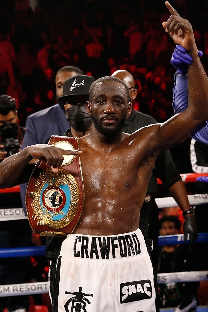 Watch Terence Crawford's punch to Shawn Porter, and then celebrate by dancing with his mum in the ring