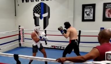 As Jake Paul fights, Tommy Fury shows off his skillful defense against 6ft 7in boxer.
