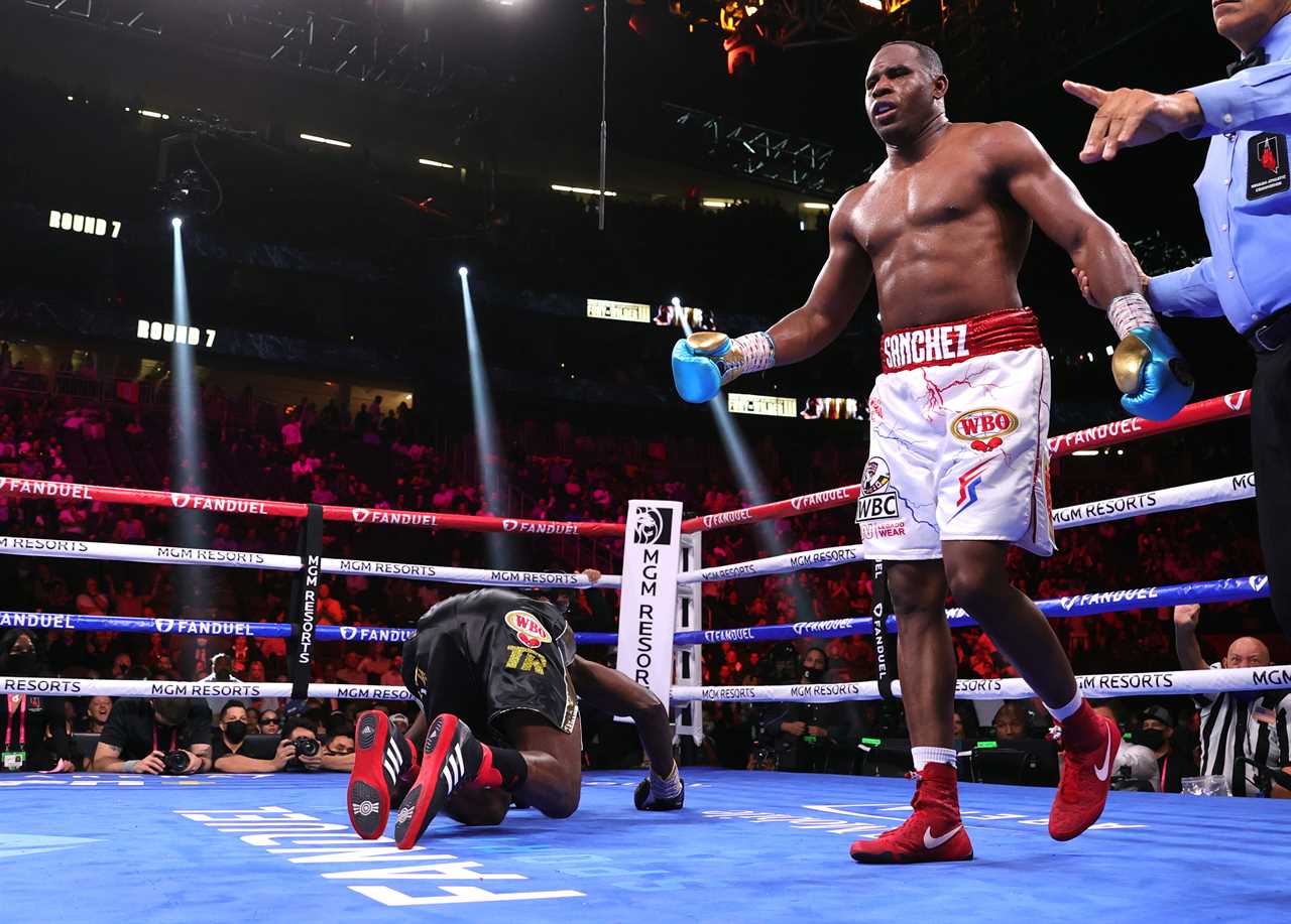 Tyson Fury warned Canelo alvarez that his training partner would end the unbeaten record of WBC heavyweight champion Canelo Alvarez