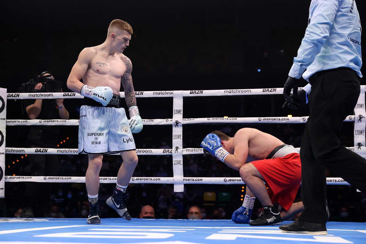 Ricky Hatton's Campbell wins his most convincing victory and first KO in his career against Attila Sereklye, Bilbao