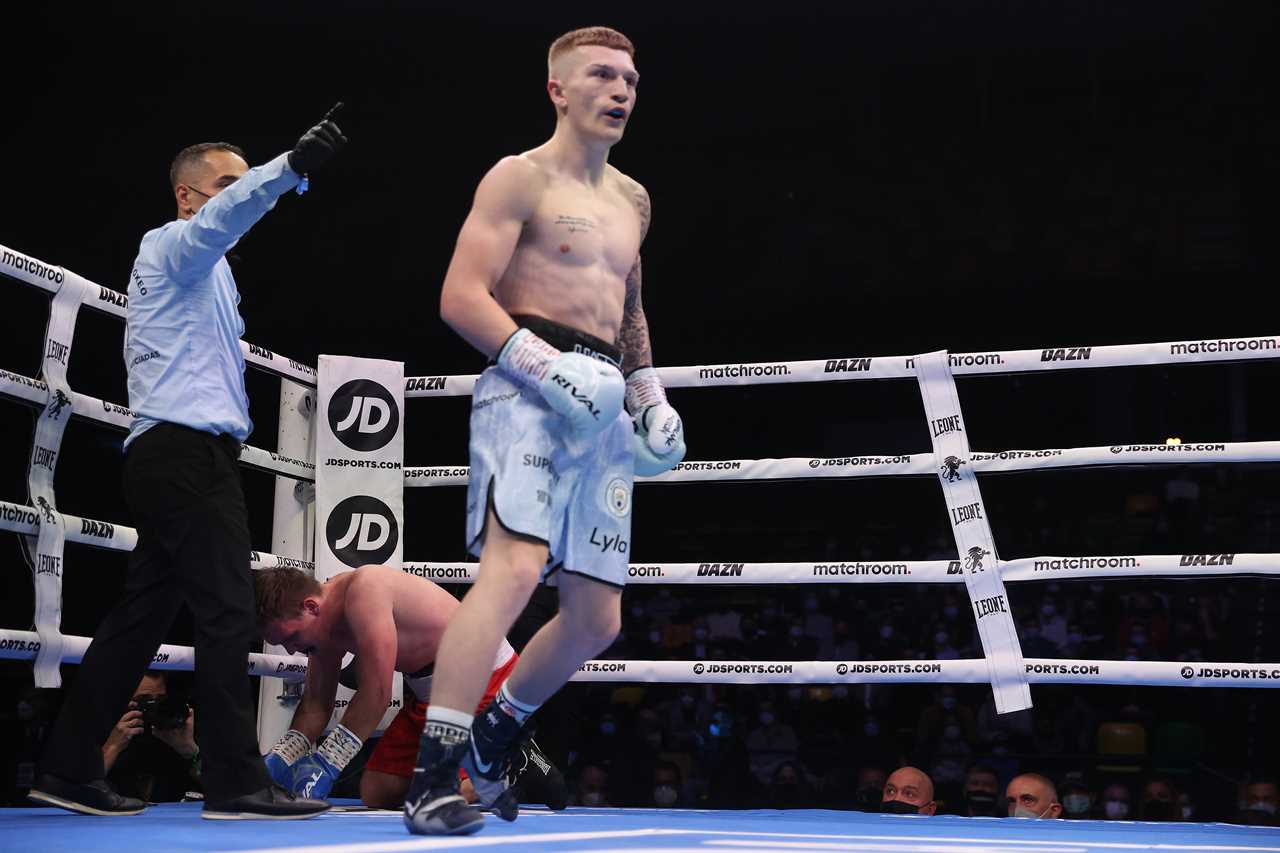 Ricky Hatton's Campbell wins his most convincing victory and first KO in his career against Attila Sereklye, Bilbao