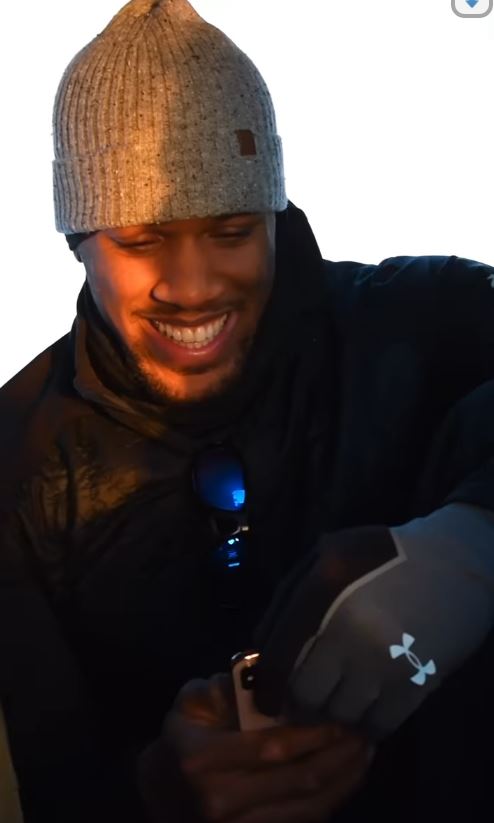 Watch Anthony Joshua take a skiing trip in the USA... and a heavyweight star takes a hilarious tumble in the snow