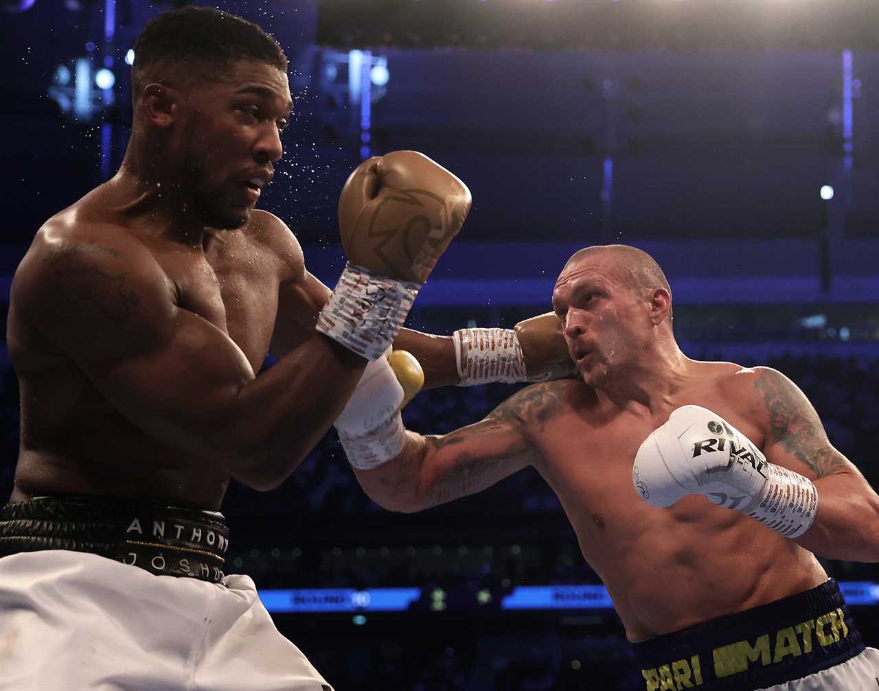 Anthony Joshua has been given the Christmas deadline to accept that he will not be able to stand and allow Tyson Fury or Oleksandr Uzyk to decide.
