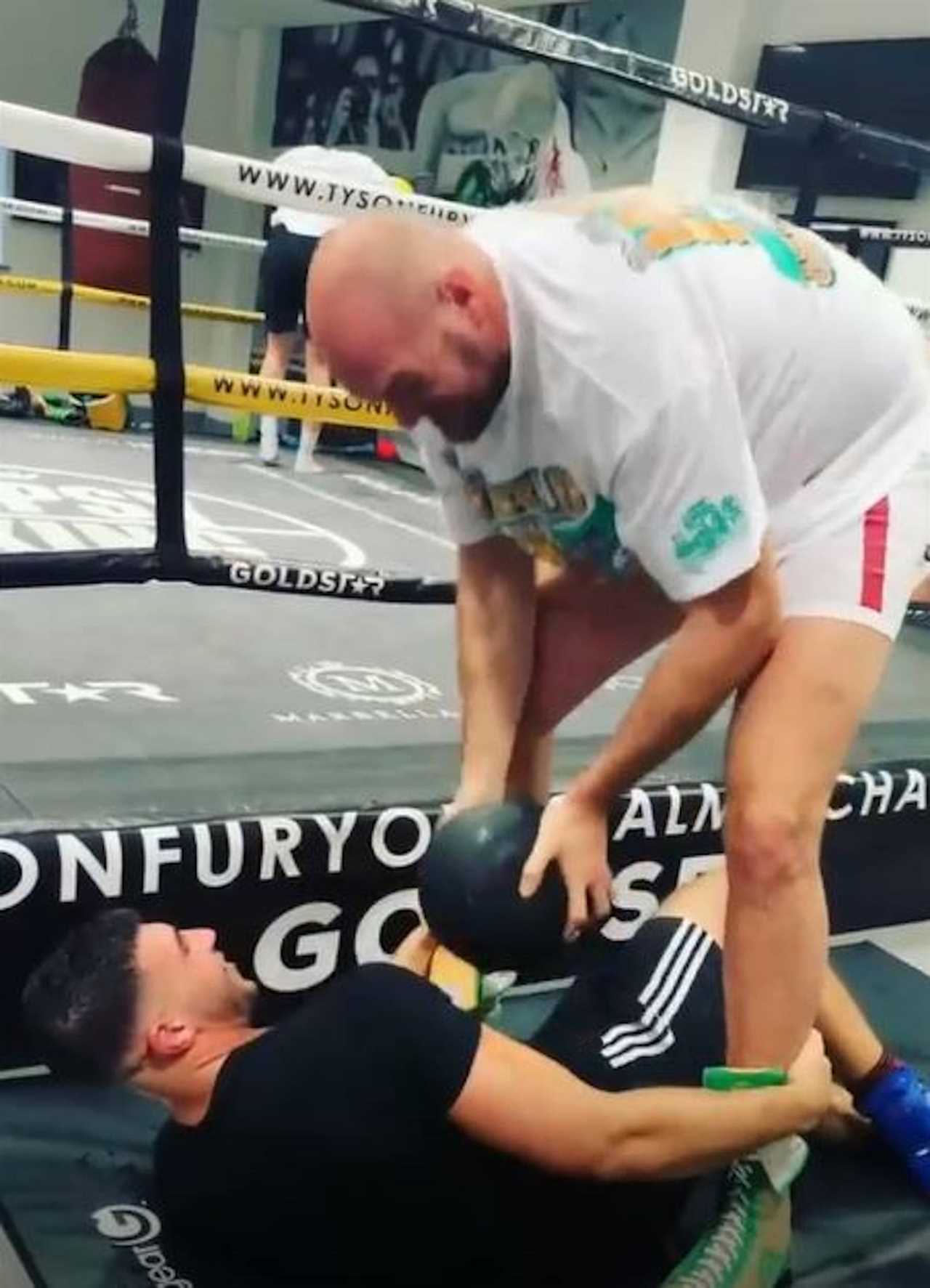 Is this the moment Tommy Fury buries his ribs? Tyson says that Jake Paul can't be defeated by Tyson because he used medicine balls.
