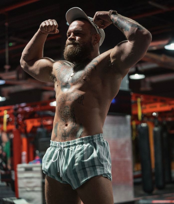 Amazing transformation of Conor McGregor from a slim, KO-king fighter to a muscular, heavyweight-looking brawn since his UFC debut