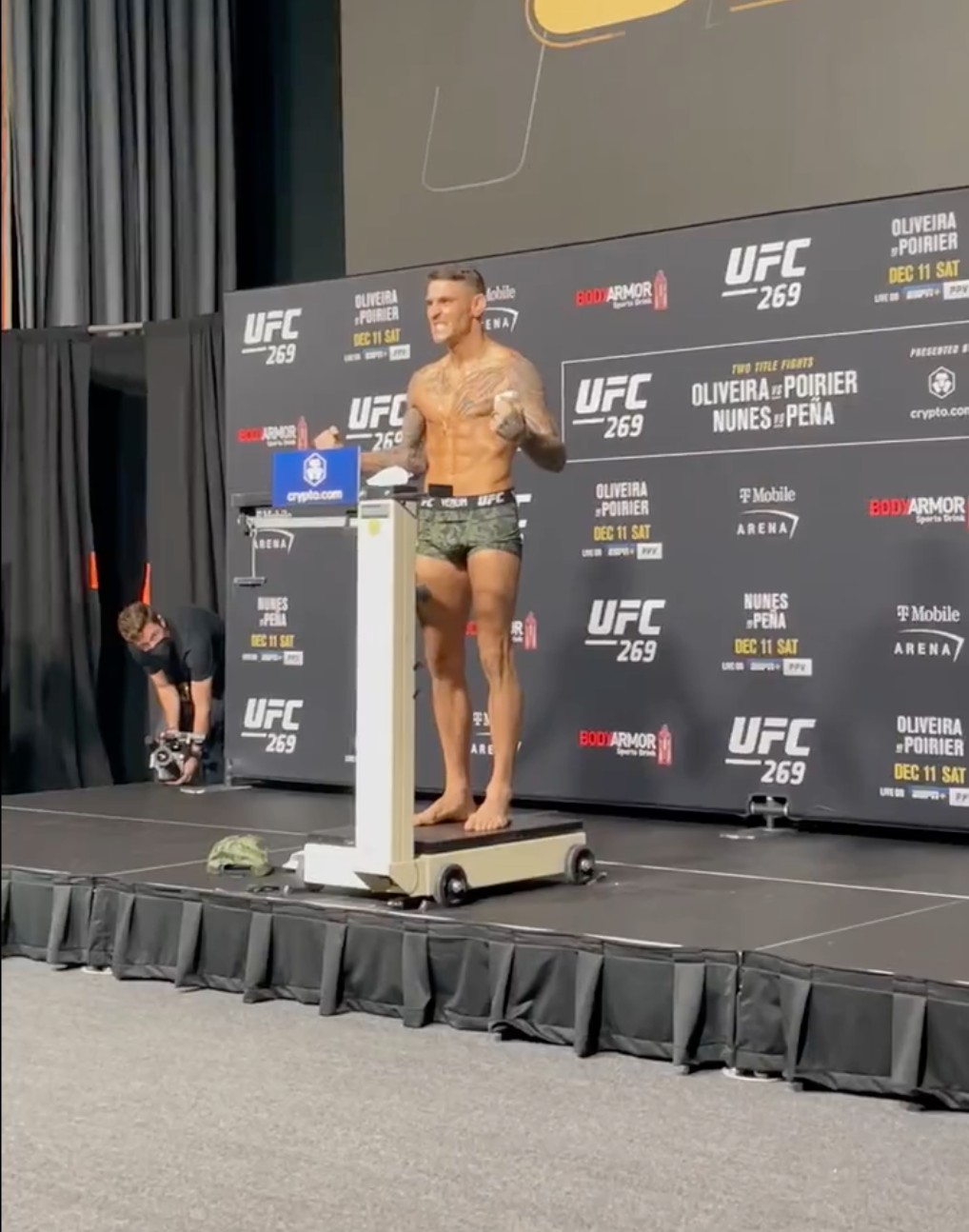 UFC 269: Results of the weigh-in: Watch Dustin Poirier & Charles Oliveira gain weight for Las Vegas' lightweight title fight