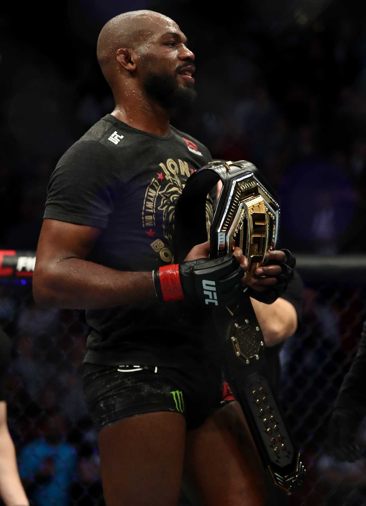 Jon Jones, UFC legend, is looking to make his long-awaited debut as a heavyweight after undergoing a body transformation.