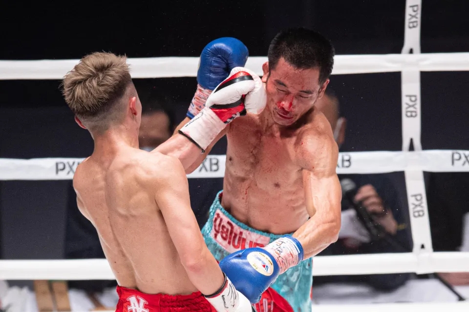 As Mike Tyson's favorite boxer, NaoyaInoue is forced to save her opponent by the ref, watch Naoya Inoue living up to his 'Monster' nickname.