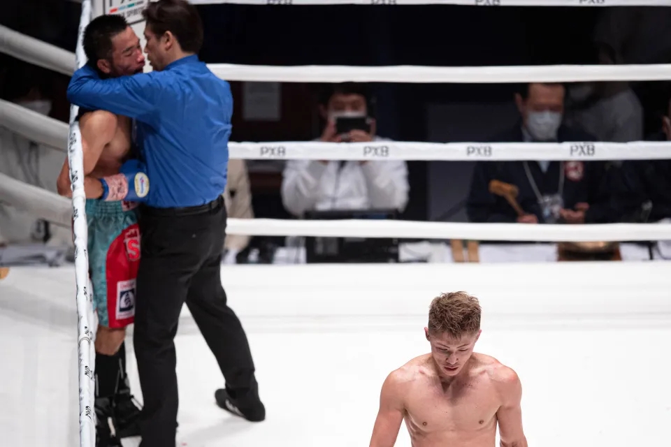 As Mike Tyson's favorite boxer, NaoyaInoue is forced to save her opponent by the ref, watch Naoya Inoue living up to his 'Monster' nickname.