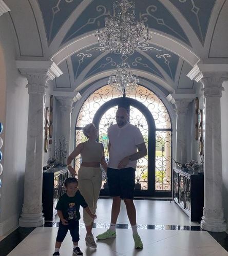 After finishing their UK tour, Tyson Fury takes Paris and six of their children to Disneyland Florida.