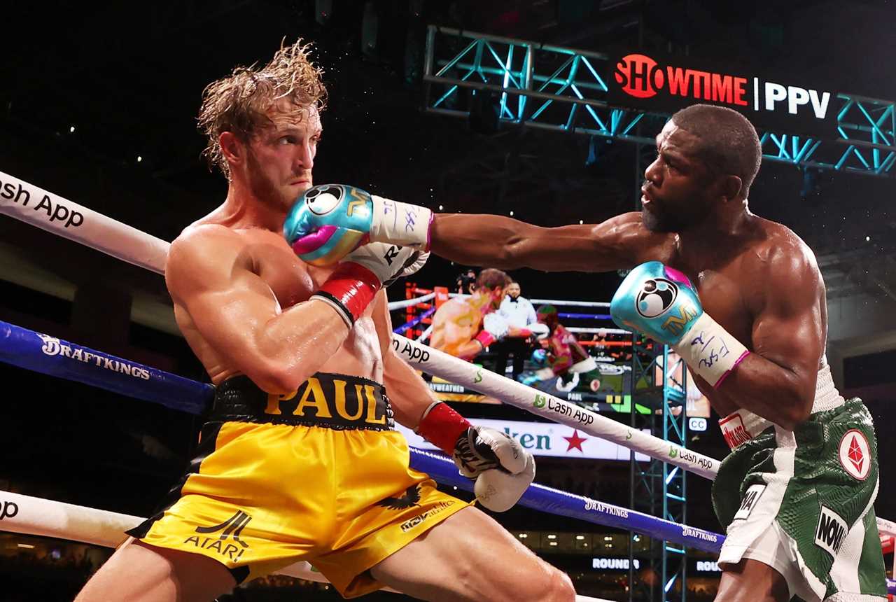 Floyd Mayweather, a 44-year-old boxing legend, effortlessly shows off his speed on pads.