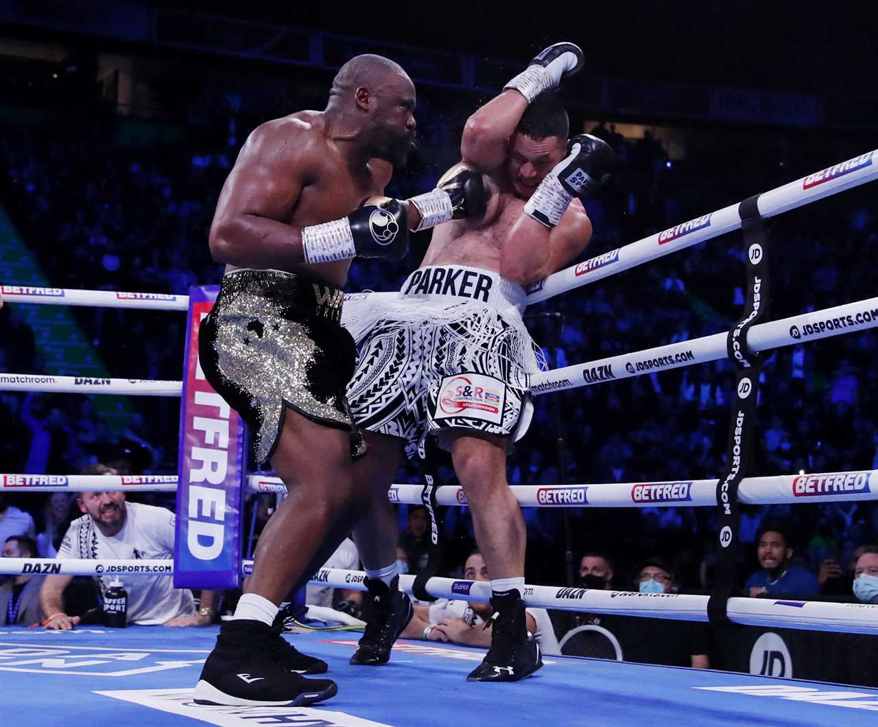 After three knockdowns, Joseph Parker wins the Derek Chisora grudge Match.