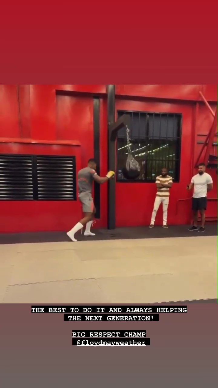 Anthony Joshua trains alongside Floyd Mayweather, as he drafts in a legendary boxer ahead Usyk rematch