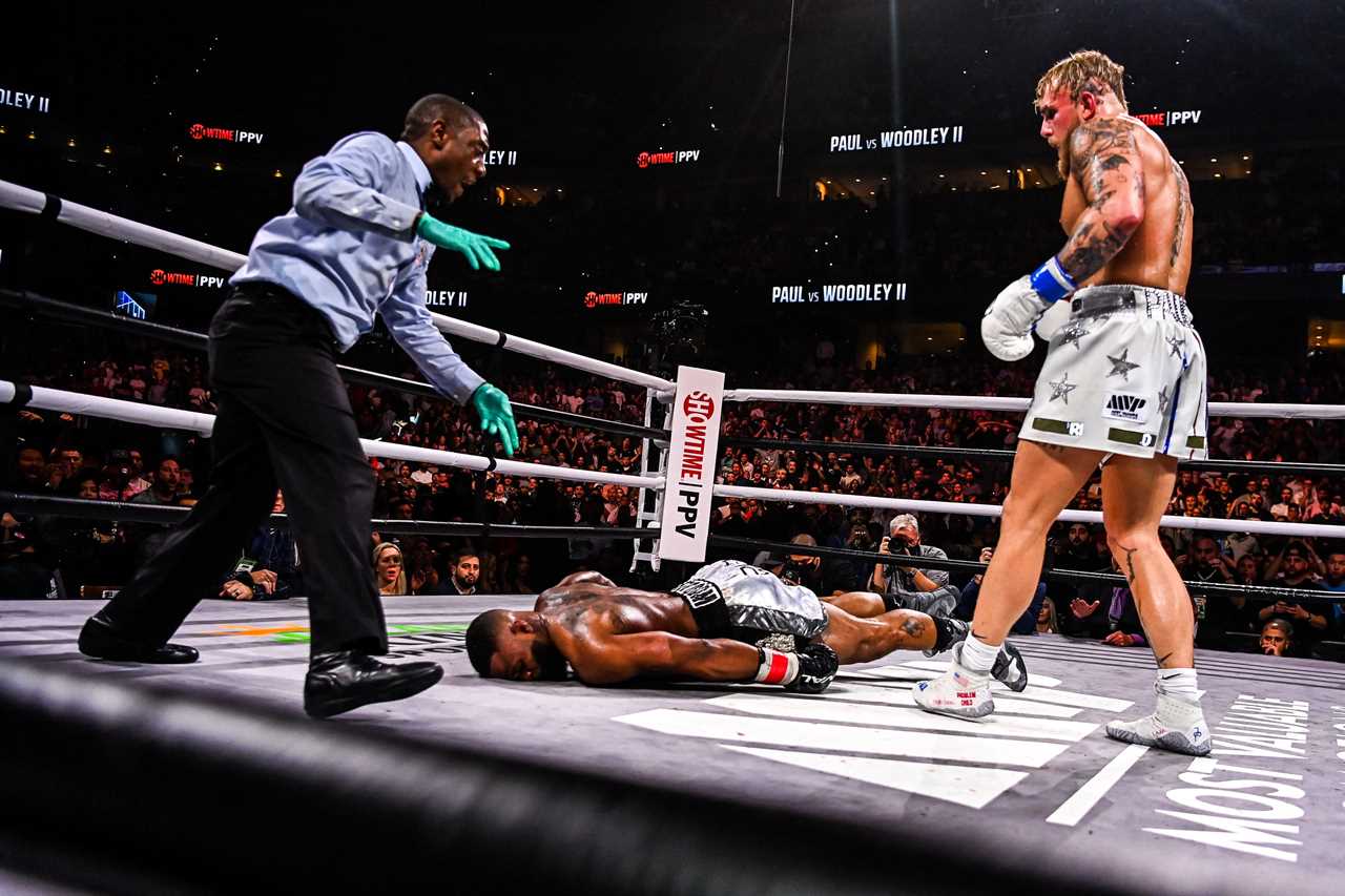 Joe Rogan, UFC commentator defends Jake Paul against'silly false' fight claims following YouTuber's brutalKO of Tyron Woodley