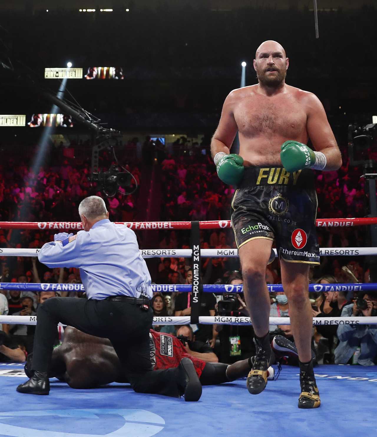 Canelo Alvarez is tipped to gain weight and overtake Tyson Fury, Oleksandr Usyk.
