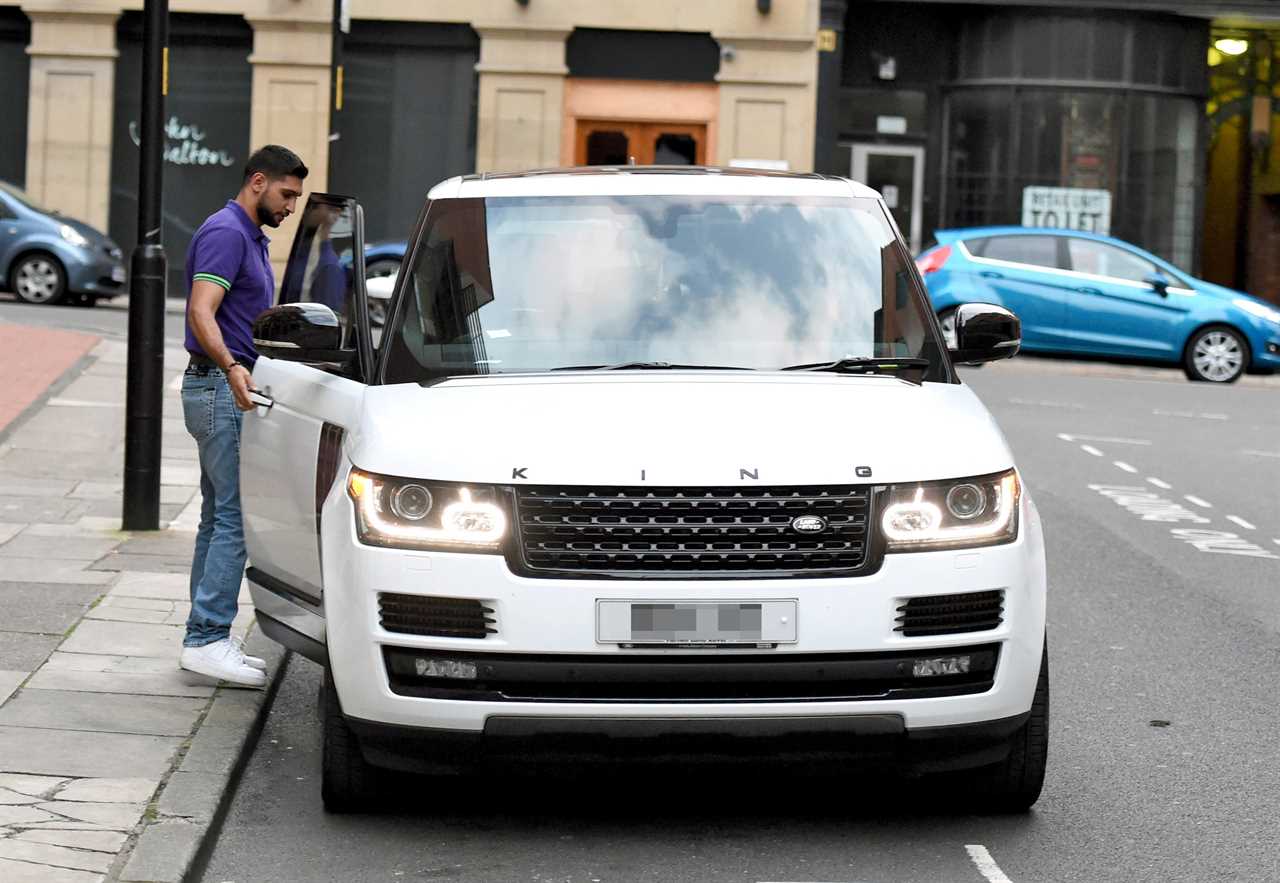 Cops investigate Amir Khan for filming him driving PS100k Range Rover for 8 minutes.