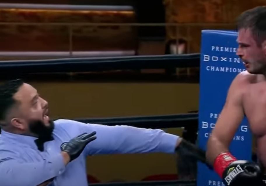 After being given a controversial loss, watch heavyweight boxer PUNCH referee. Crowds were furious with boos