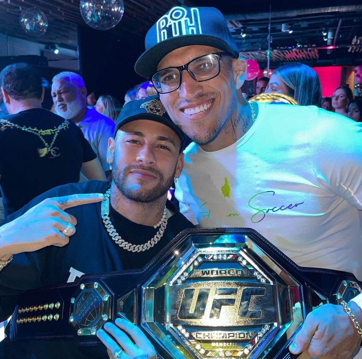 UFC champ Charles Oliveira admits that his vision is so poor while fighting, he can see THREE opponents. He also needs glasses