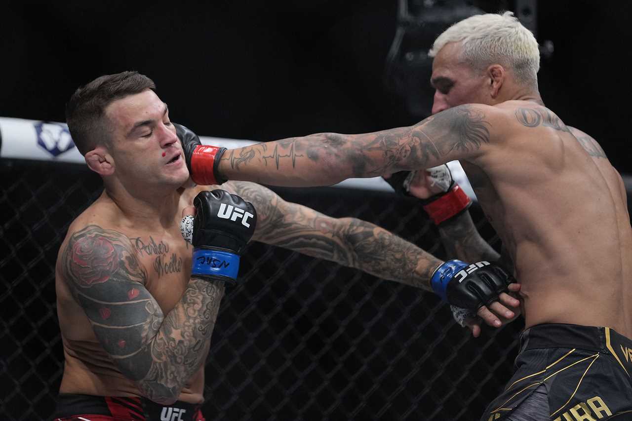 UFC champ Charles Oliveira admits that his vision is so poor while fighting, he can see THREE opponents. He also needs glasses