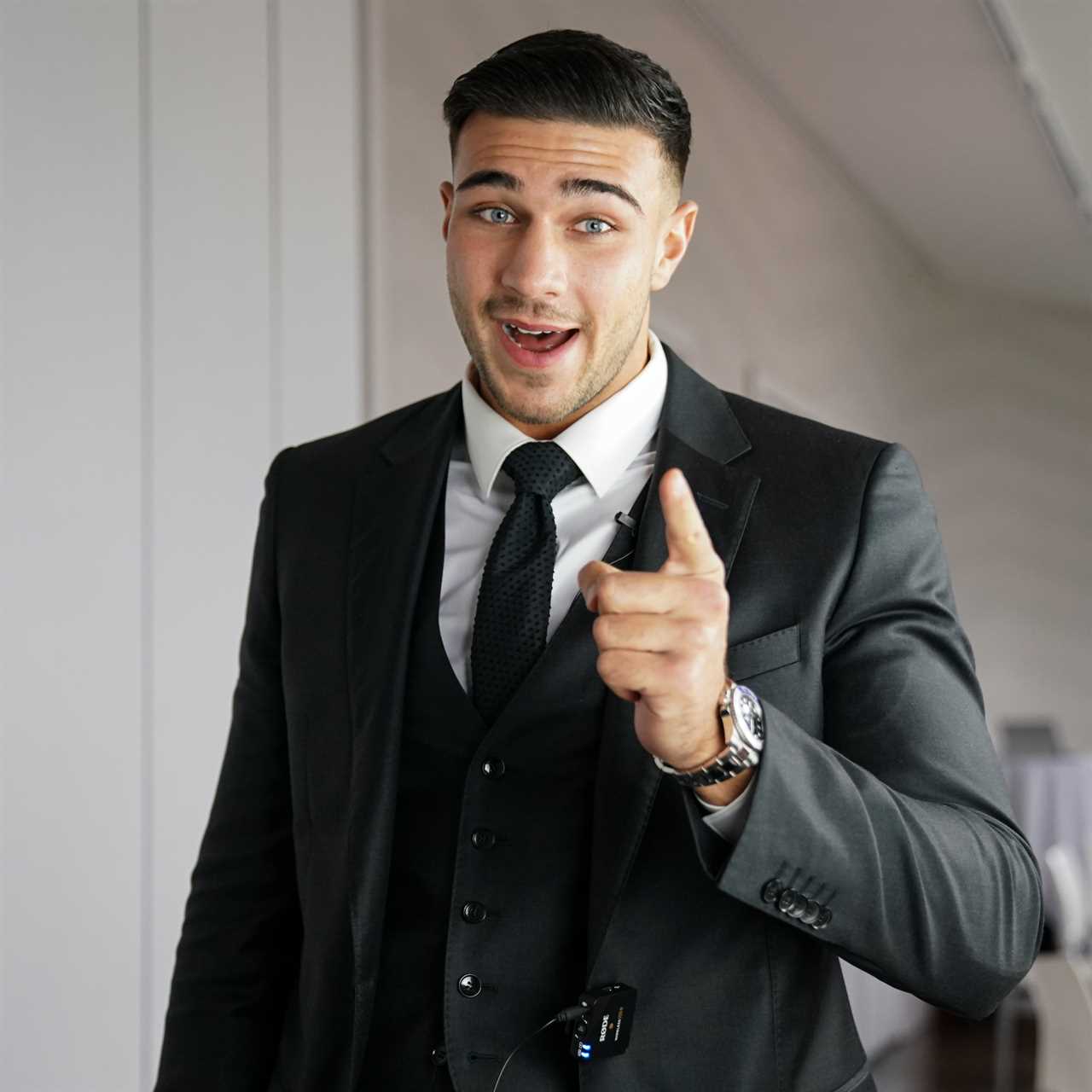 Tommy Fury tells Jake Paul to not call yourself a boxer after a YouTuber calls out MMA celebrities