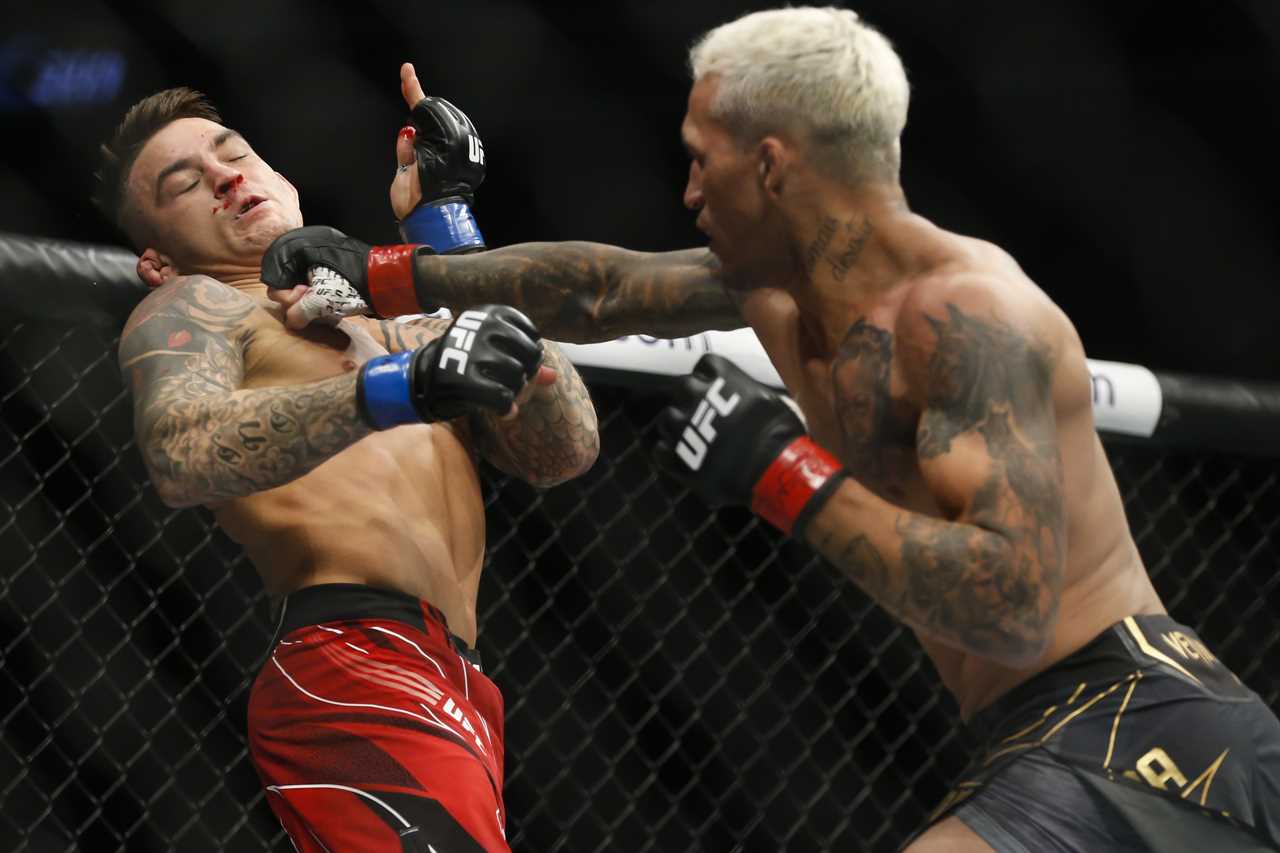 UFC champ Charles Oliveira revealed that his eyesight is so poor while fighting, he can see THREE opponents. He also needs glasses