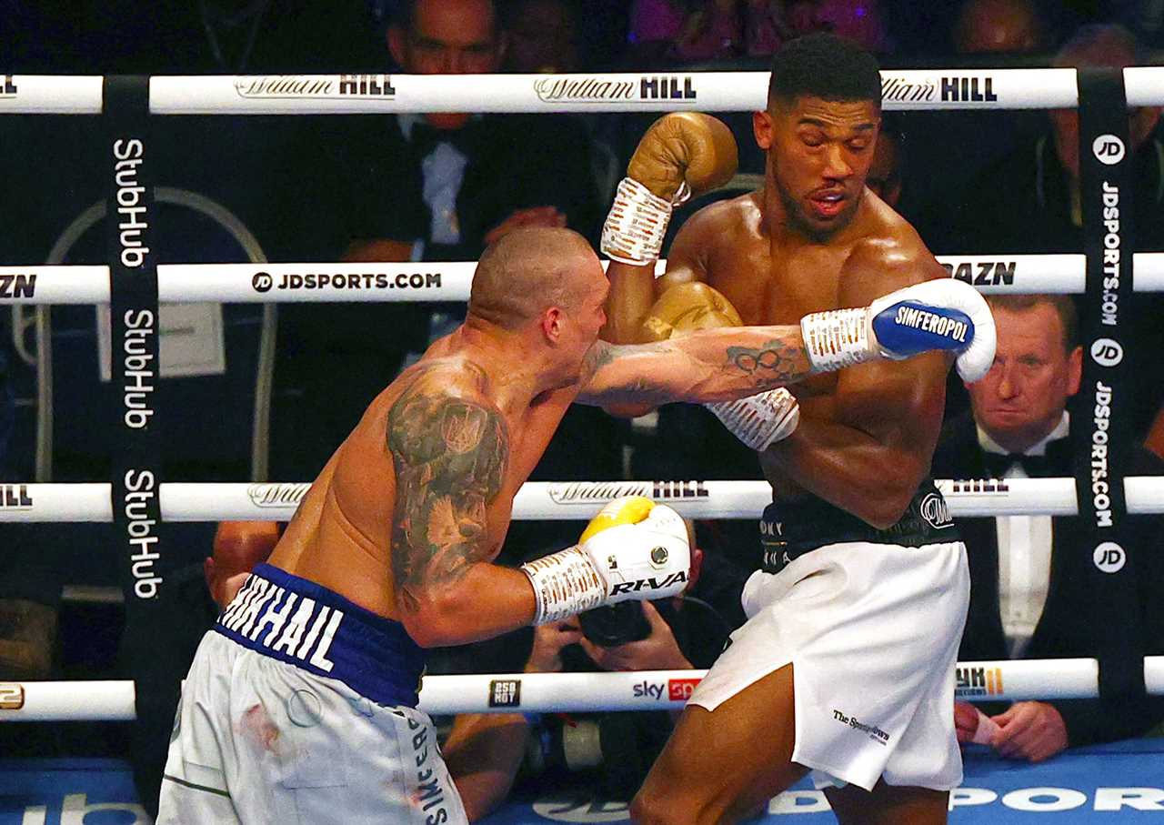 As he trains for the Anthony Joshua rematch, Oleksandr Usyk is blasted with steam while training in freezing snow.