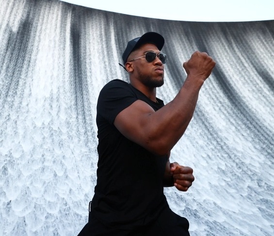Eddie Hearn says Anthony Joshua took a huge risk when he switched trainers 12 weeks before Oleksandr Uzyk fight.