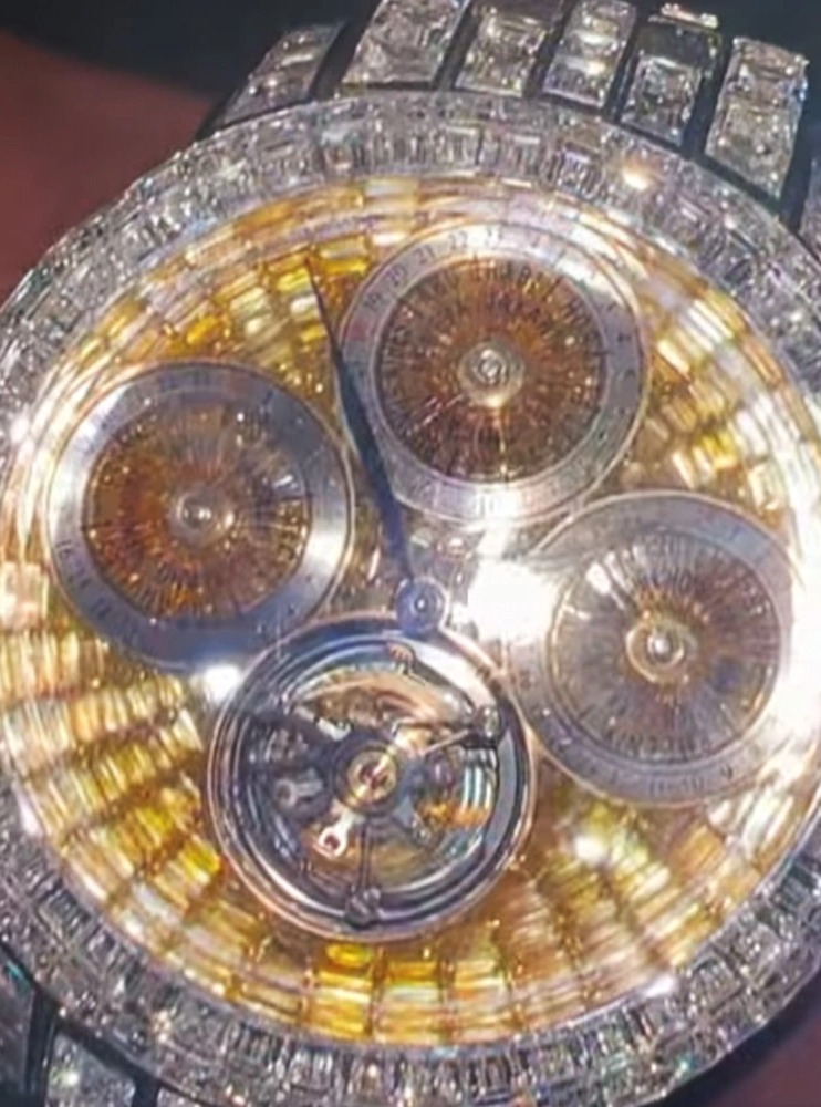 Floyd Mayweather shows off Rainbow Tourbillon on his Dubai trip. The boxing icon claims that the trip cost $2 million.