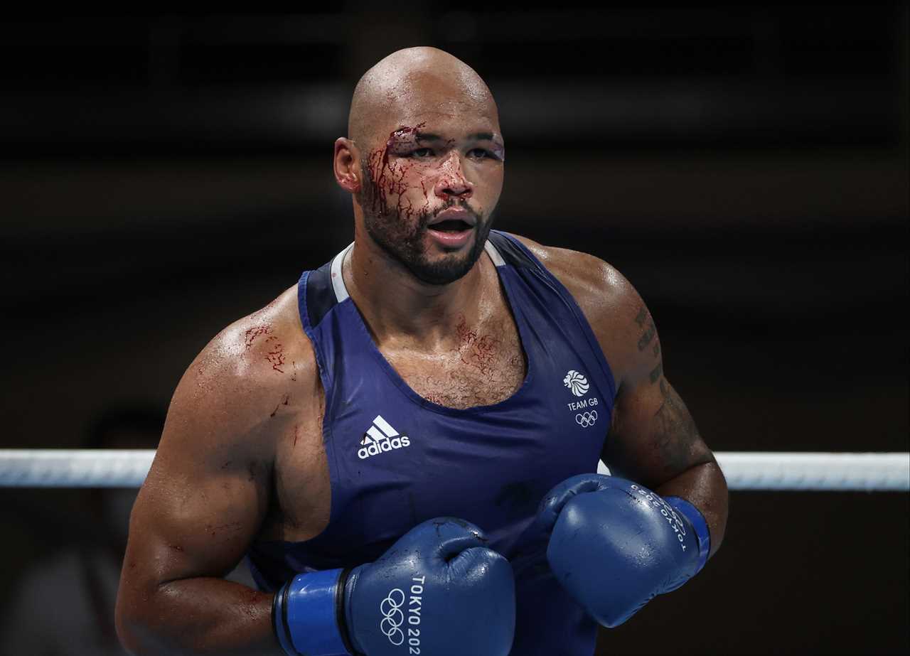 After signing with Anthony Joshua, Frazer Clarke will make his pro boxing debut in Amir Khan vs Kellbrook undercard.