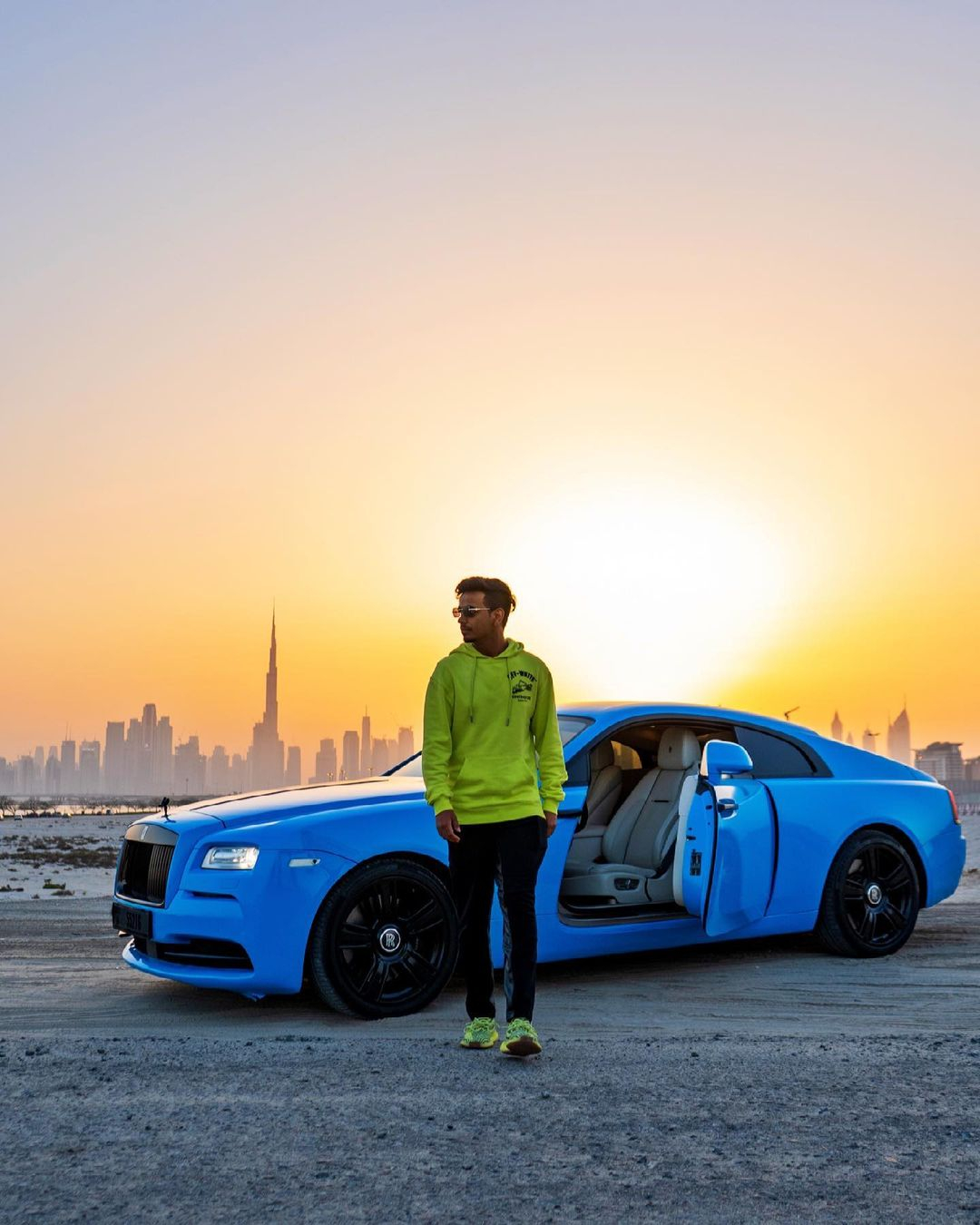 Wealthy Money Kicks shows off his wheels