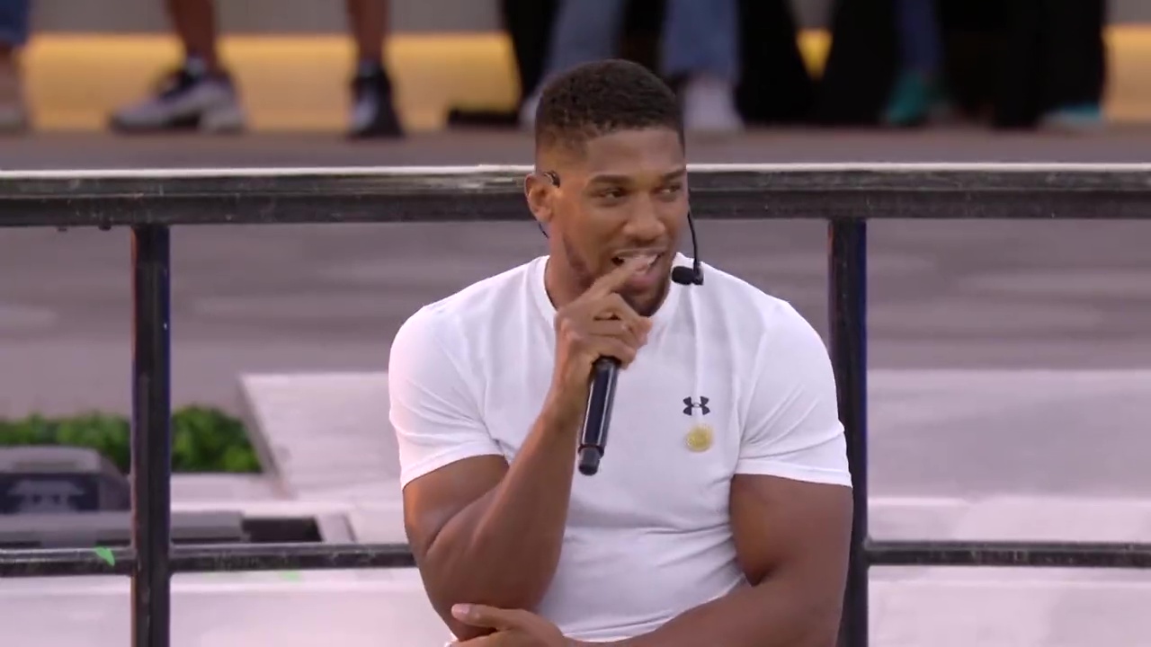 Watch Anthony Joshua rap to Skepta while he prepares for Oleksandr Usyk's rematch with him at the Dubai training camp