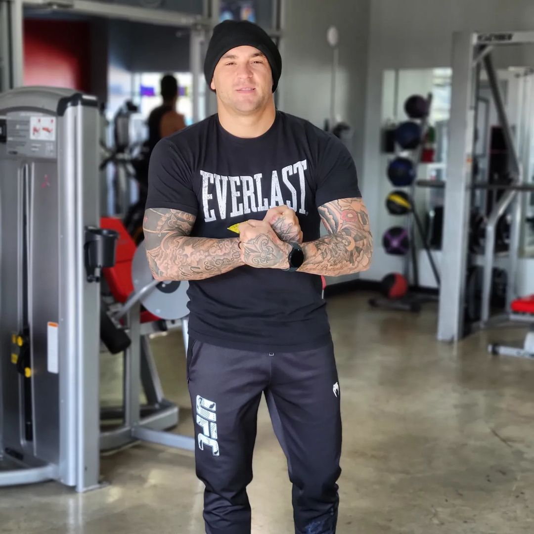 UFC star Dustin Poirier suggests that he will increase his weight divisions. He also looks a lot more muscular in the gym as 'Bulking SZN.'