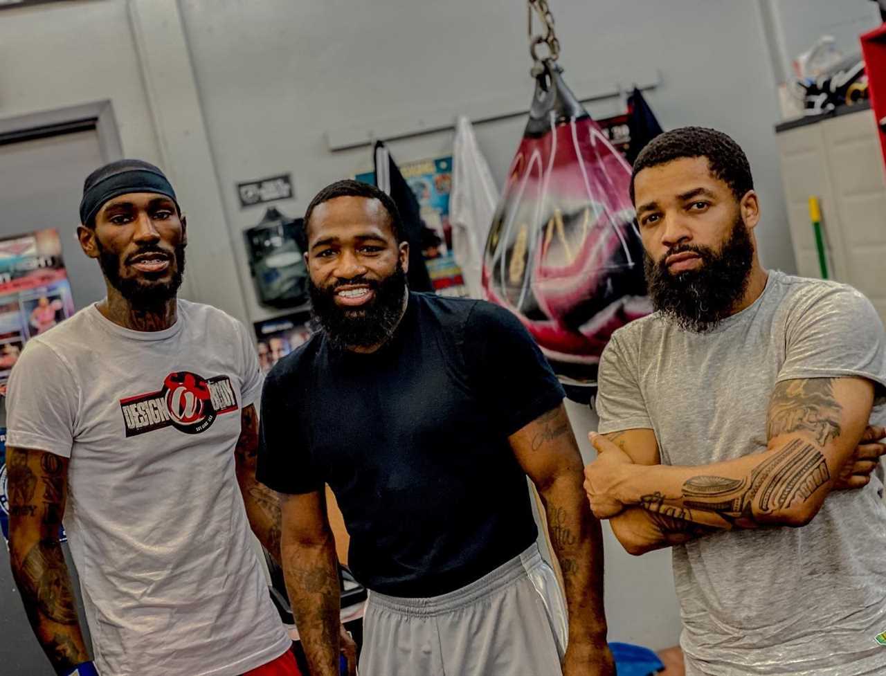 American's trainer says Adrien Broner still has a 'crazy pace' and punches HEAVIER that some super-middleweights.