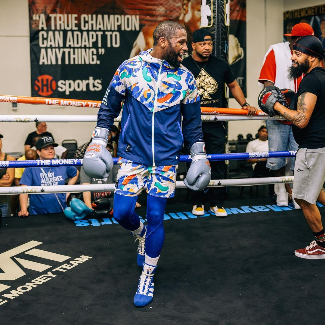 Floyd Mayweather's boxing legend coach is'very optimistic' and will return to pro fight and put his 'flawless record on line'