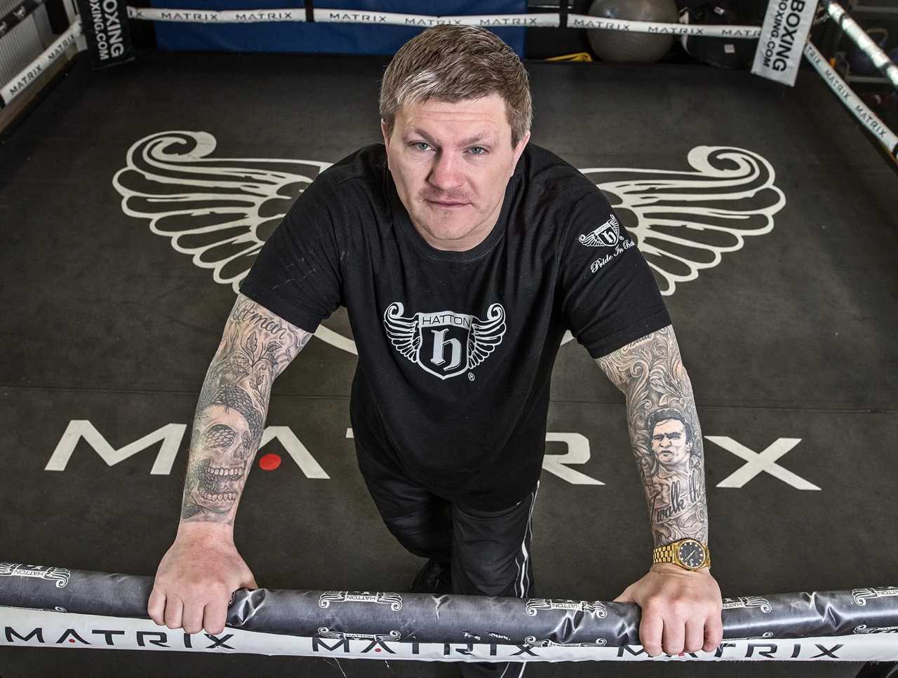 After watching Man City's draw against Southampton, Ricky Hatton, a boxing legend, snogs a mystery woman in a pub