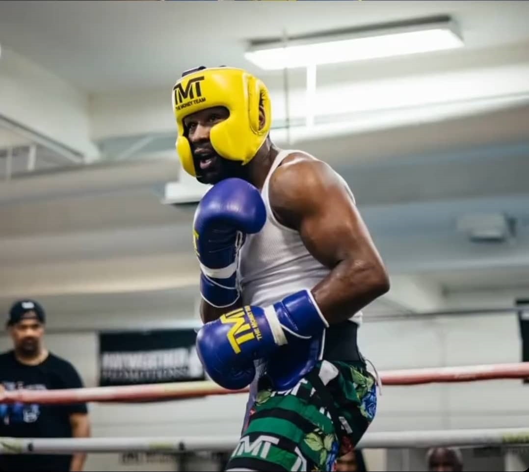 Floyd Mayweather's coach said sparring partners can't lay any glove on an icon who can STILL beat everybody out there.