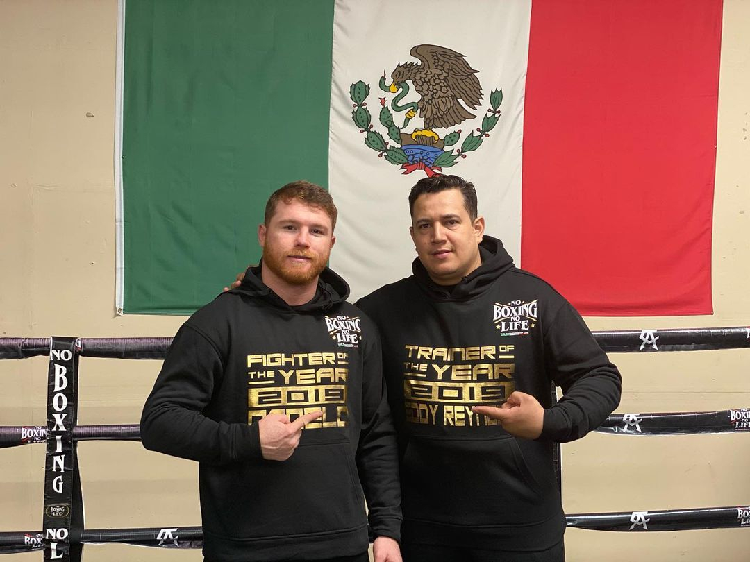 Anthony Joshua talks to Canelo Alvarez’s coach Eddy Reynoso about becoming his trainer for Oleksanrdr Usyk Rematch